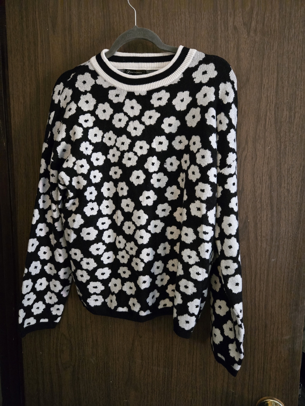 Black & White Floral Crewneck Sweater - Women